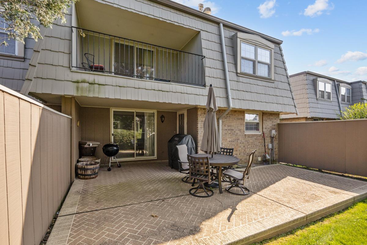 Burgundy Ct, Elk Grove Village, IL 60007