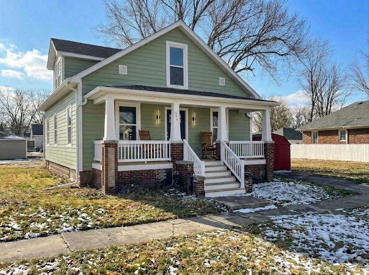 Pine Ave, Mattoon, IL 61938