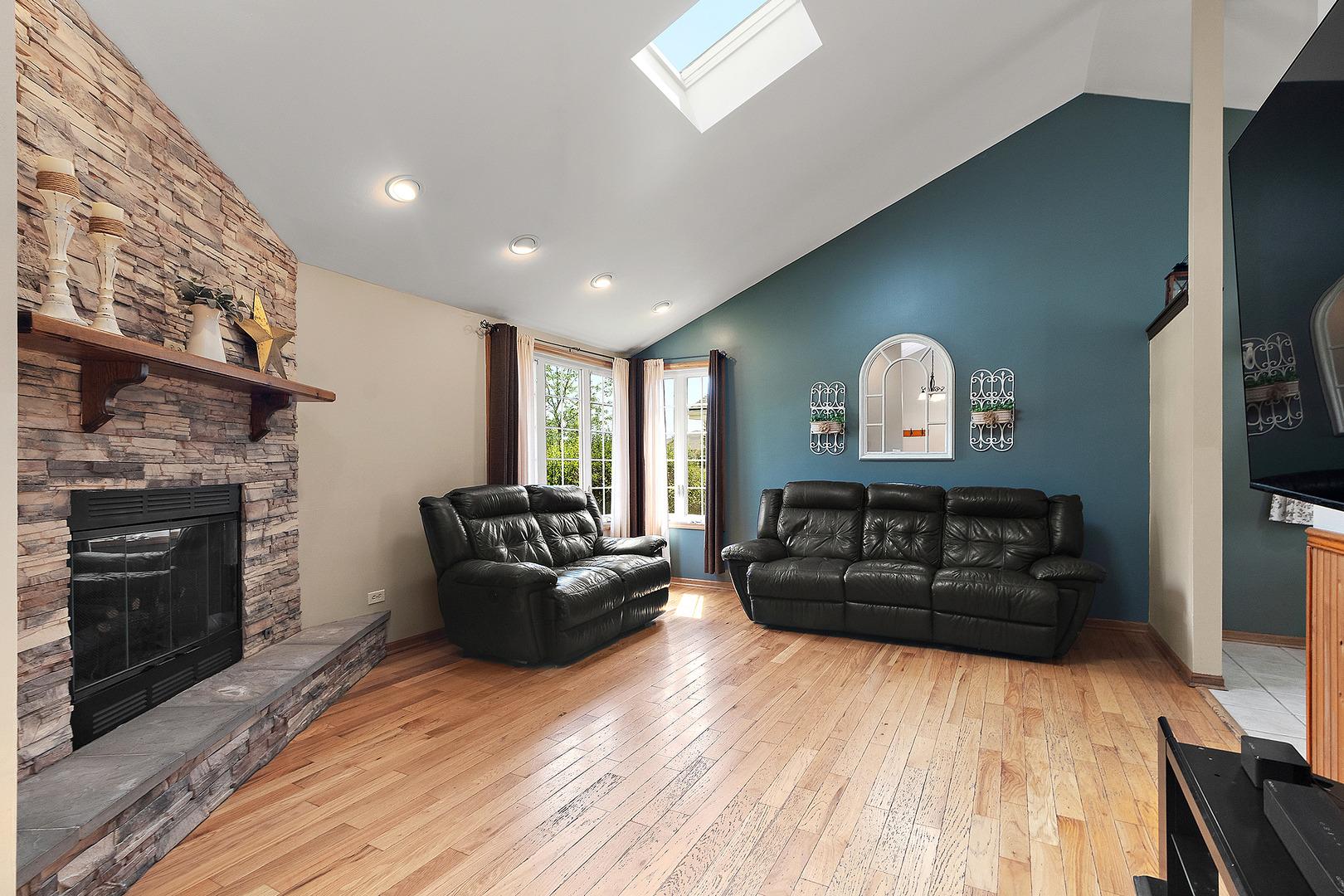 W Glenshire Dr, Frankfort, IL 60423