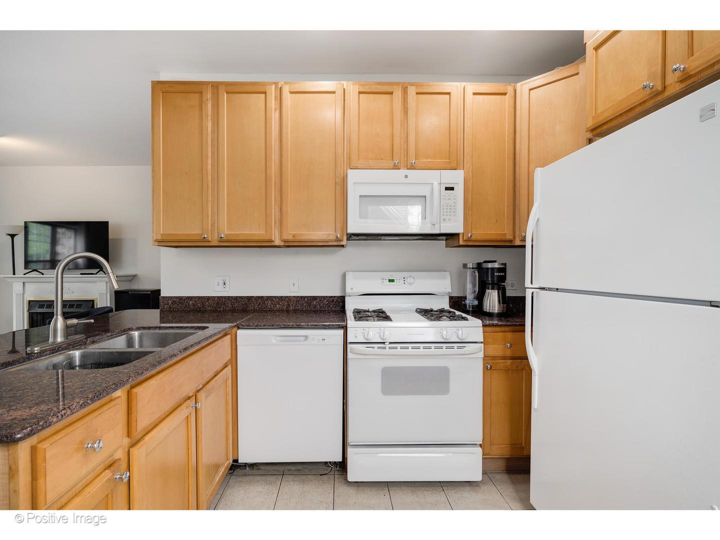 N Claremont Ave # 2, Chicago, IL 60612