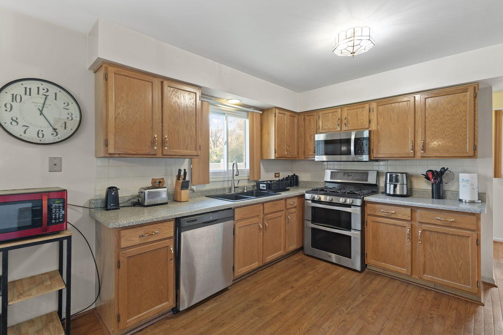Millard Ave, Richton Park, IL 60471