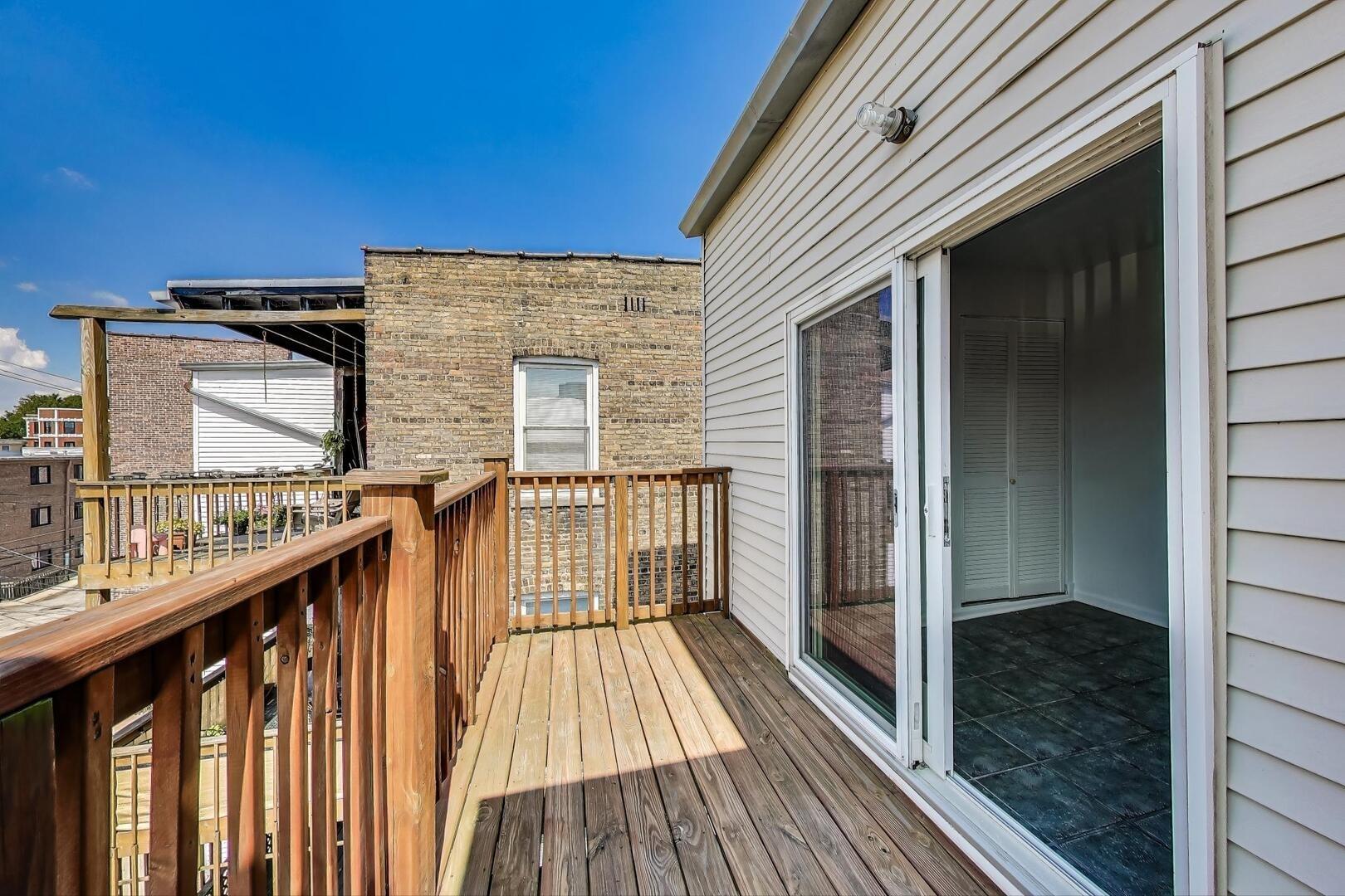 N Eastlake Ter, Chicago, IL 60626