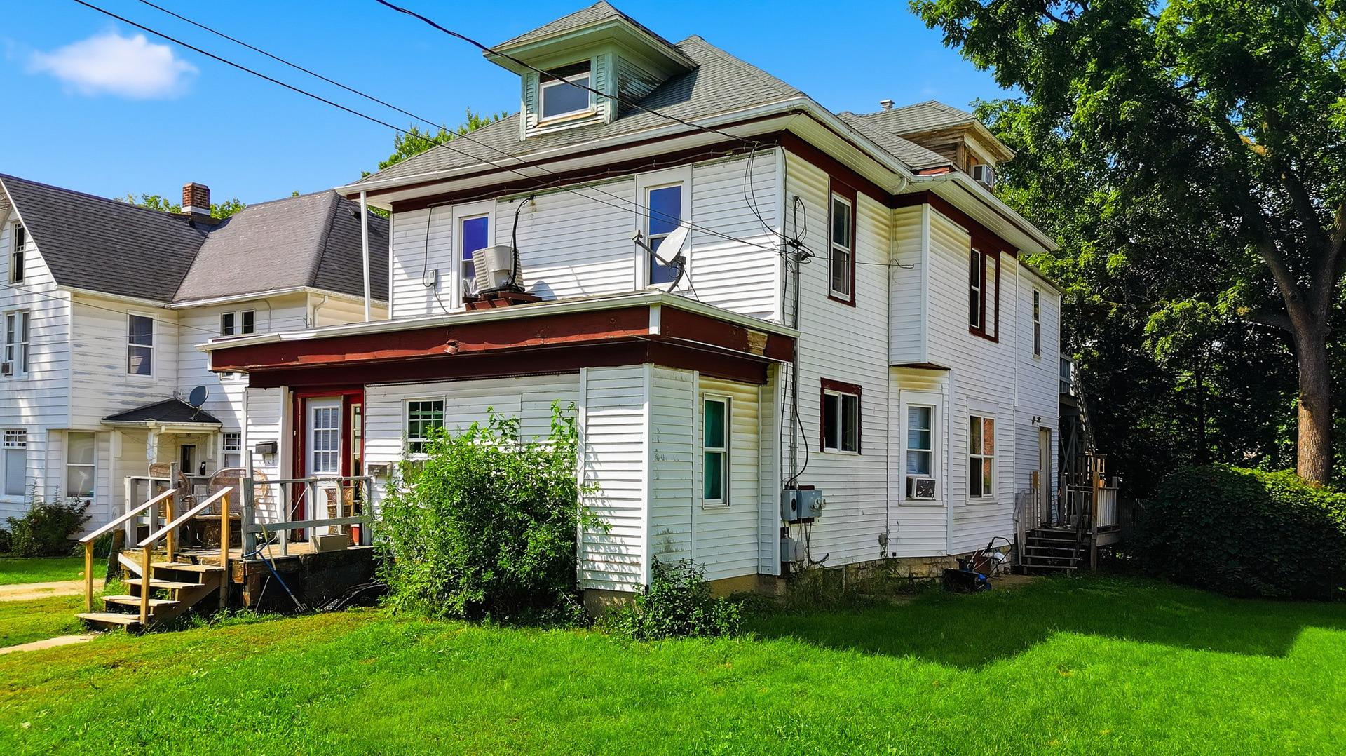 W 2nd St, Dixon, IL 61021