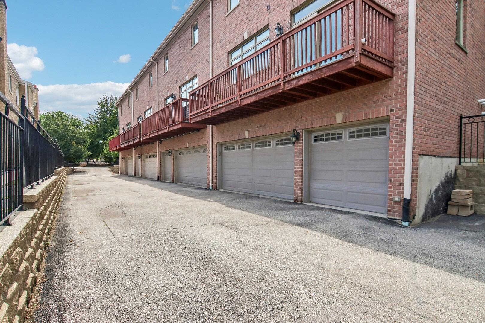 Summit Ave, Park Ridge, IL 60068