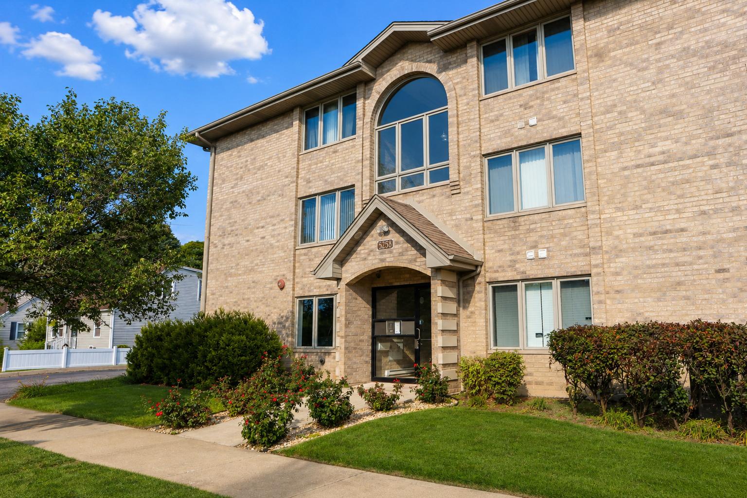 W 79th St, Burbank, IL 60459