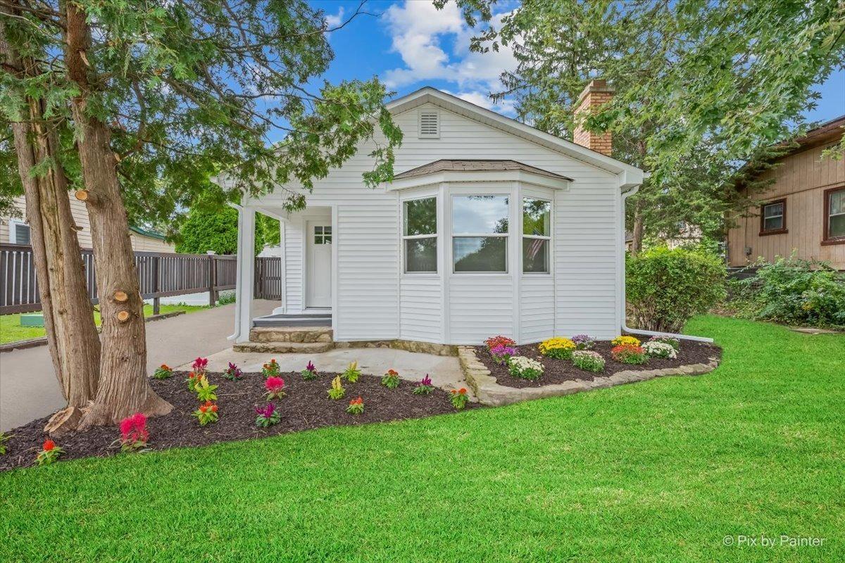 N Summit Dr, Barrington, IL 60010