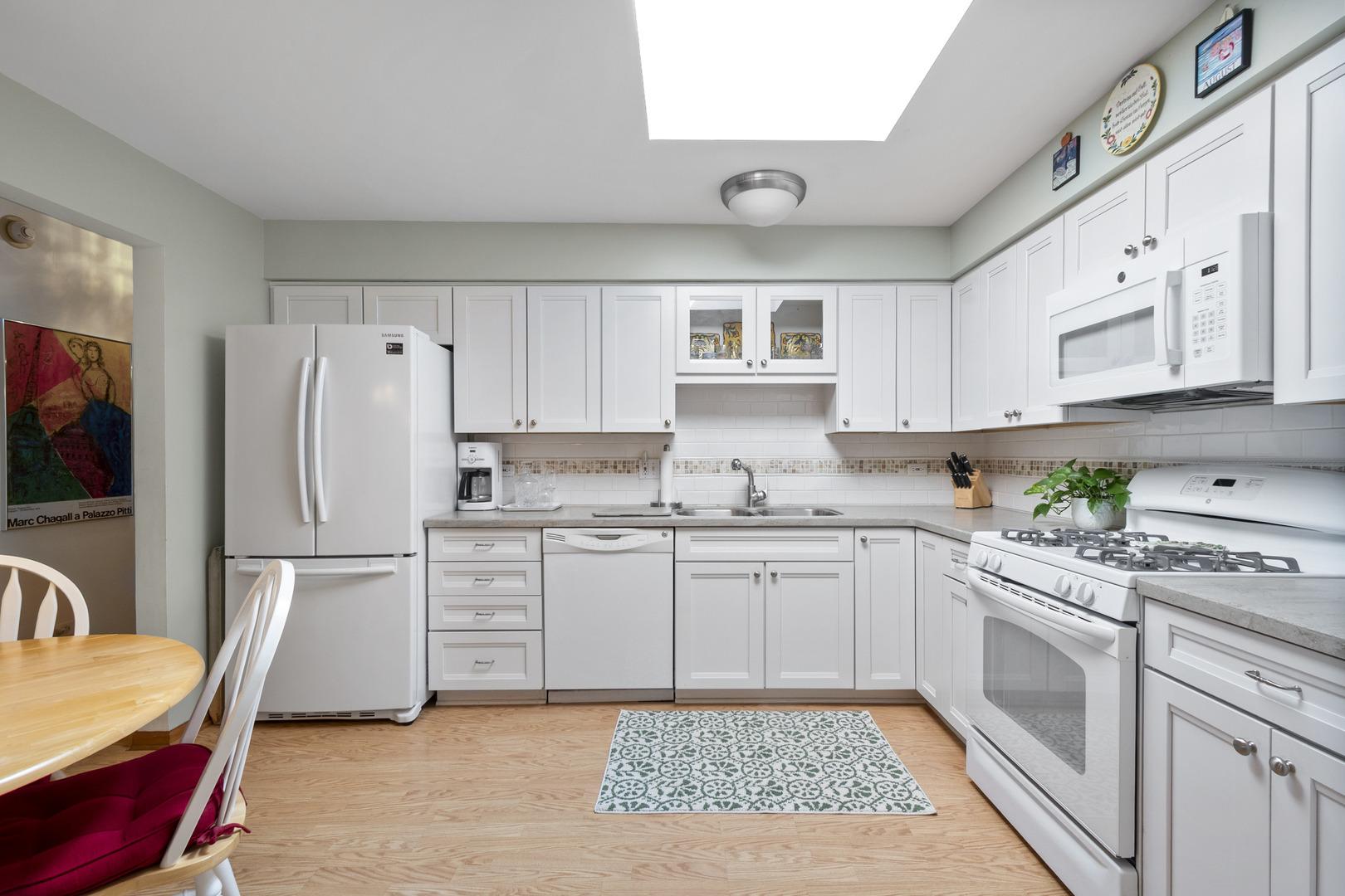 N Waukegan Rd, Niles, IL 60714
