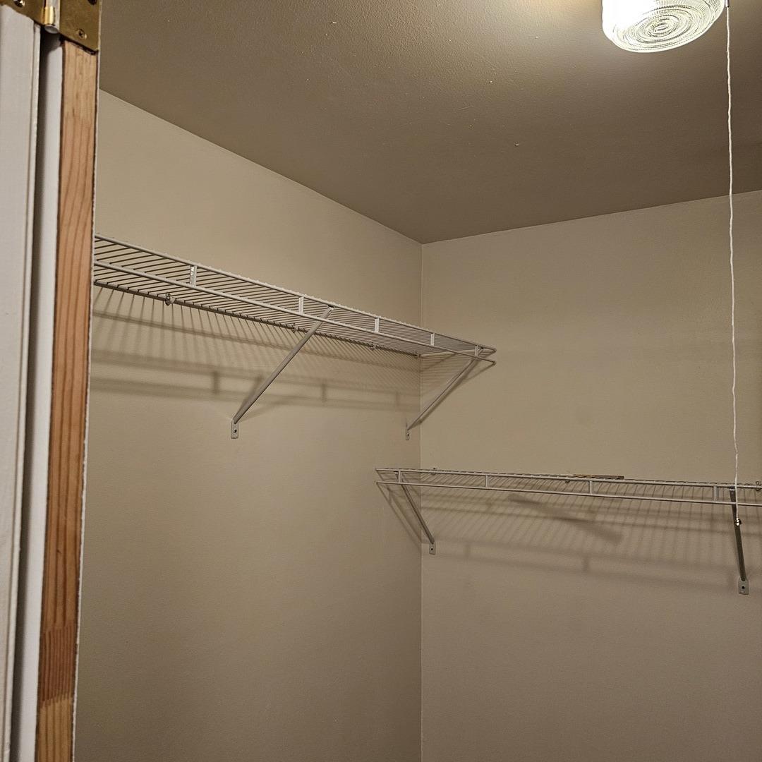 N Ridge Blvd, Chicago, IL 60645