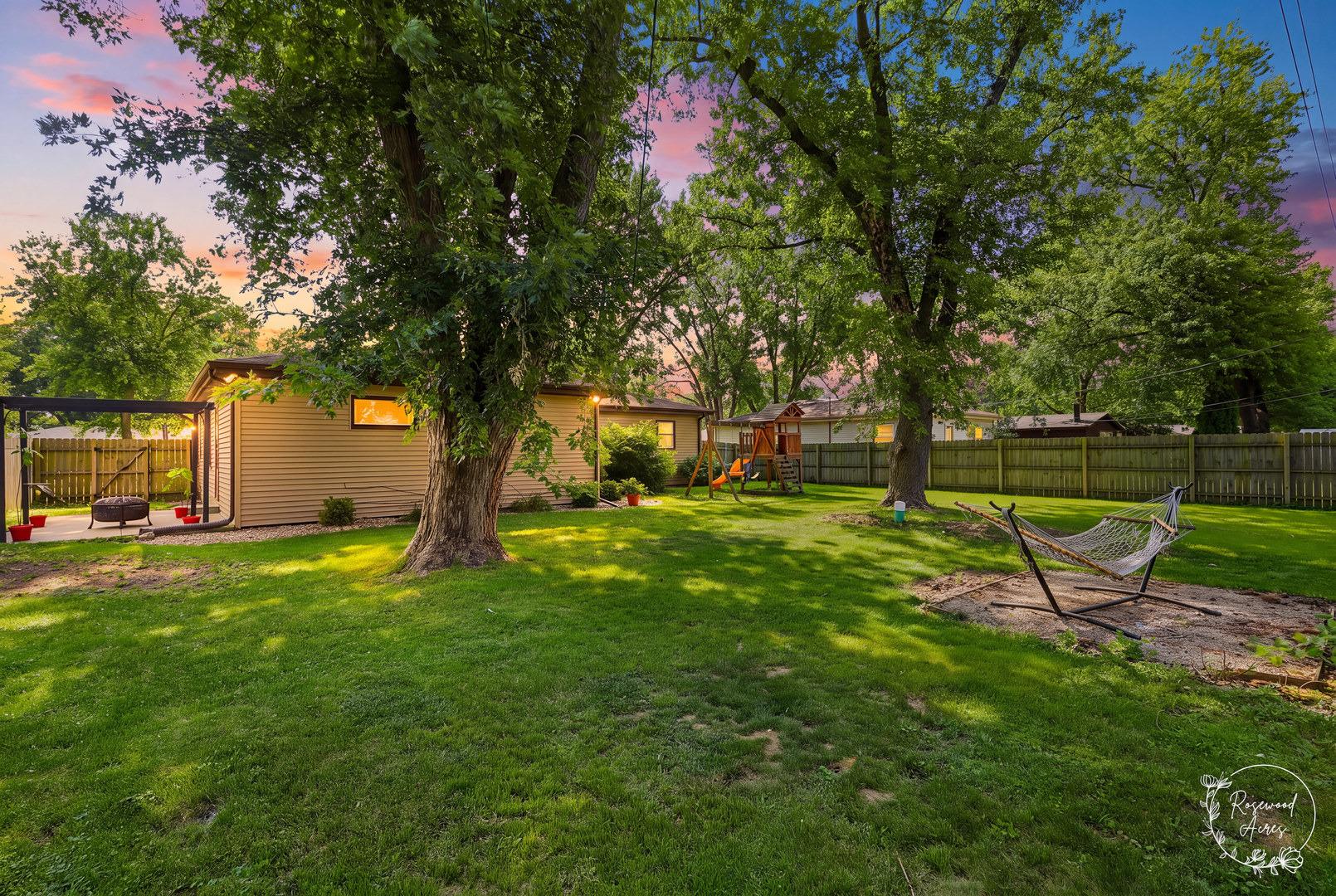 Evergreen Ln, Bradley, IL 60915