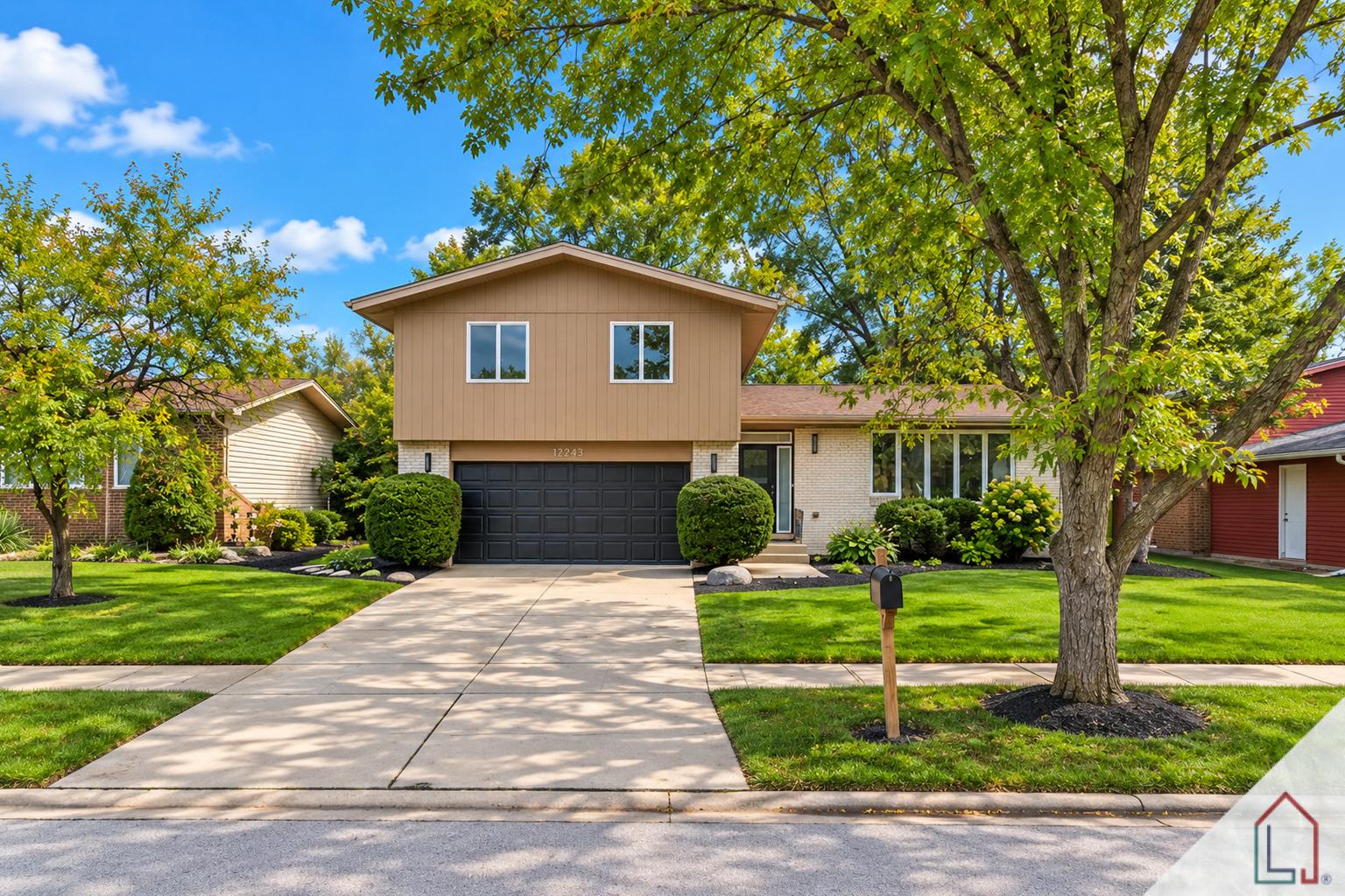 Arquilla Dr, Richton Park, IL 60471