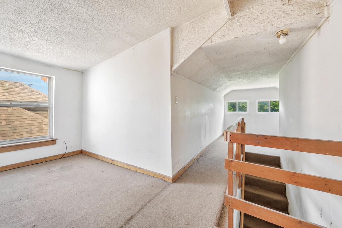 S Ridgeland Ave, Chicago, IL 60617