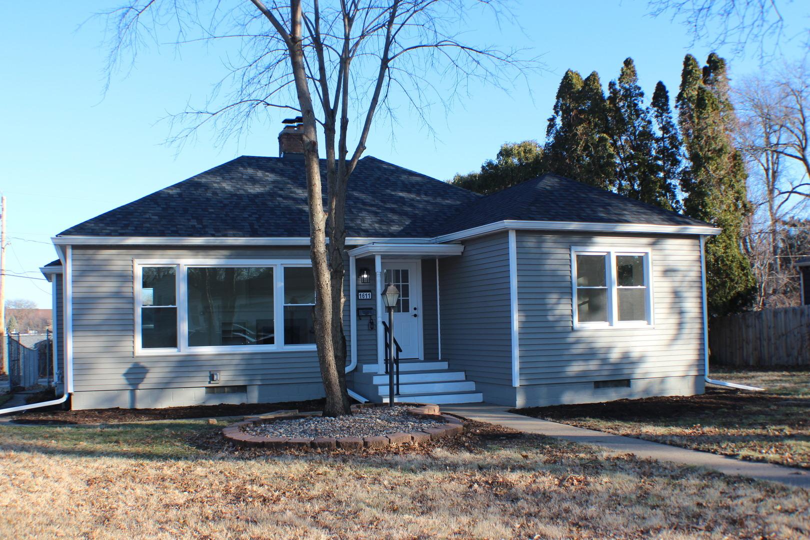 Coffelt Ave, Davenport, IA 52803