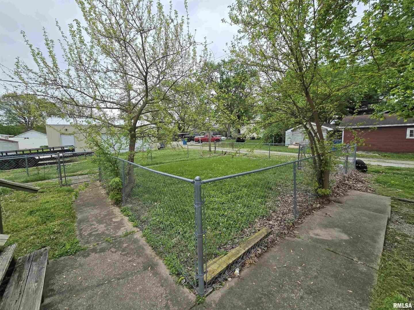 E Noleman St, Centralia, IL 62801