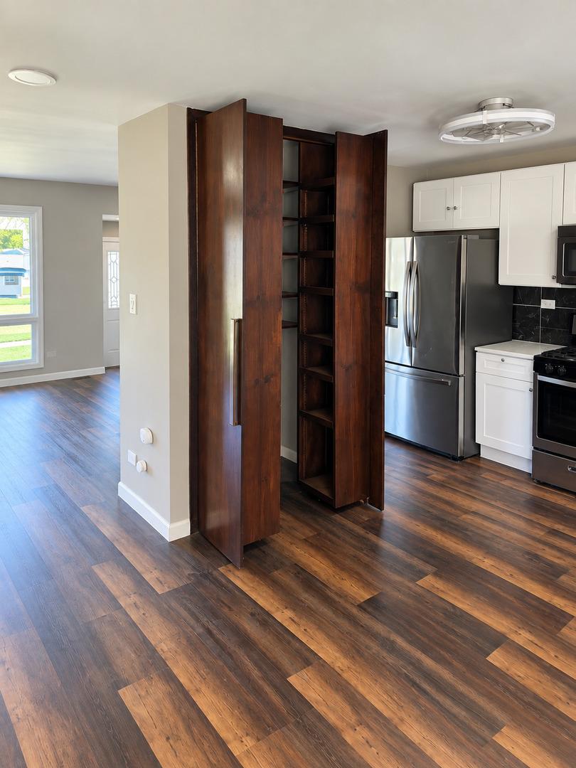 Woodlawn Ave, South Holland, IL 60473