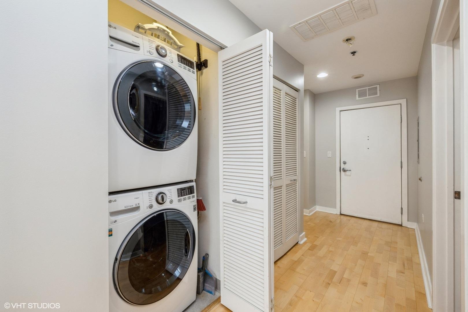 W Madison St, Chicago, IL 60607