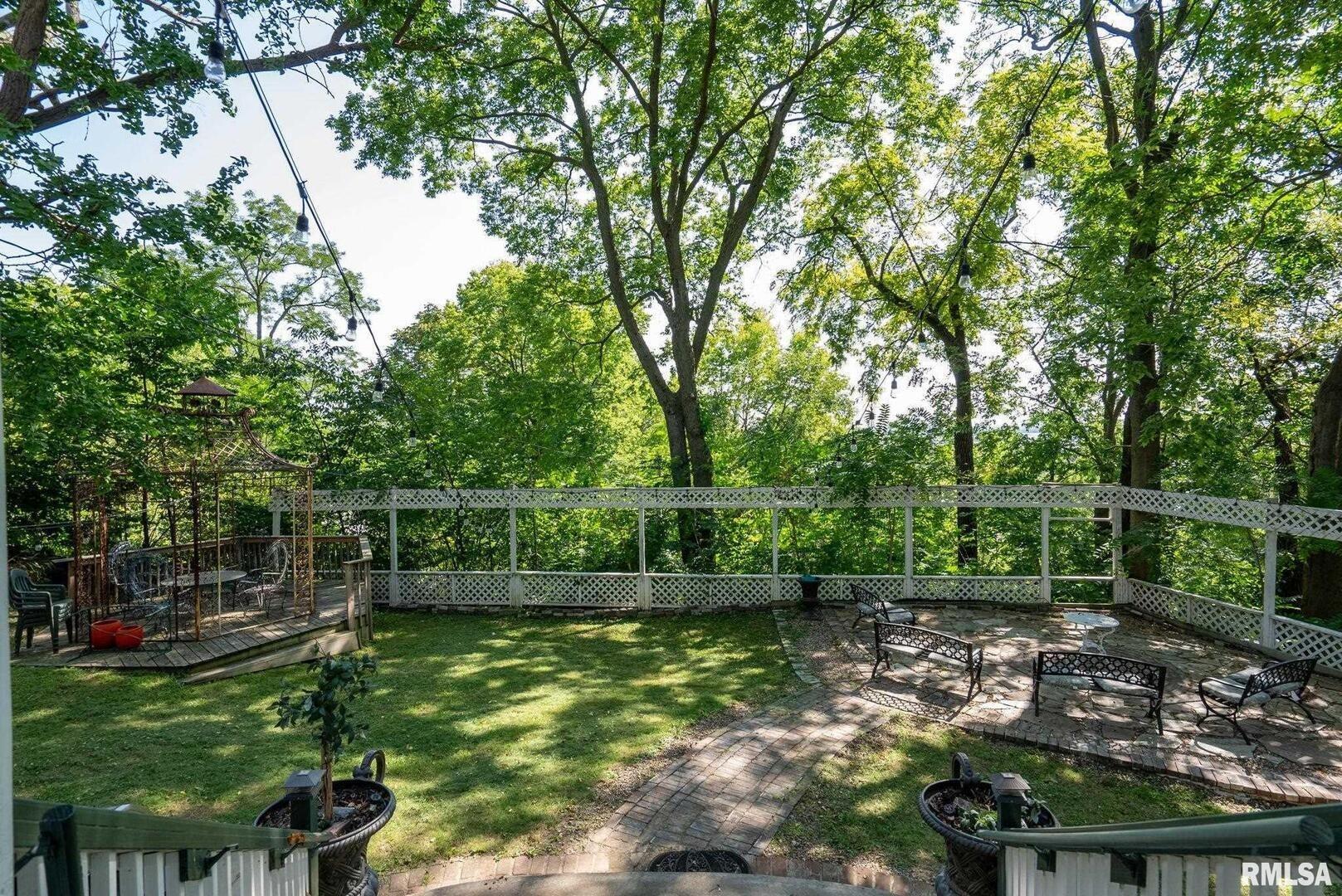 W 7th St, Davenport, IA 52802