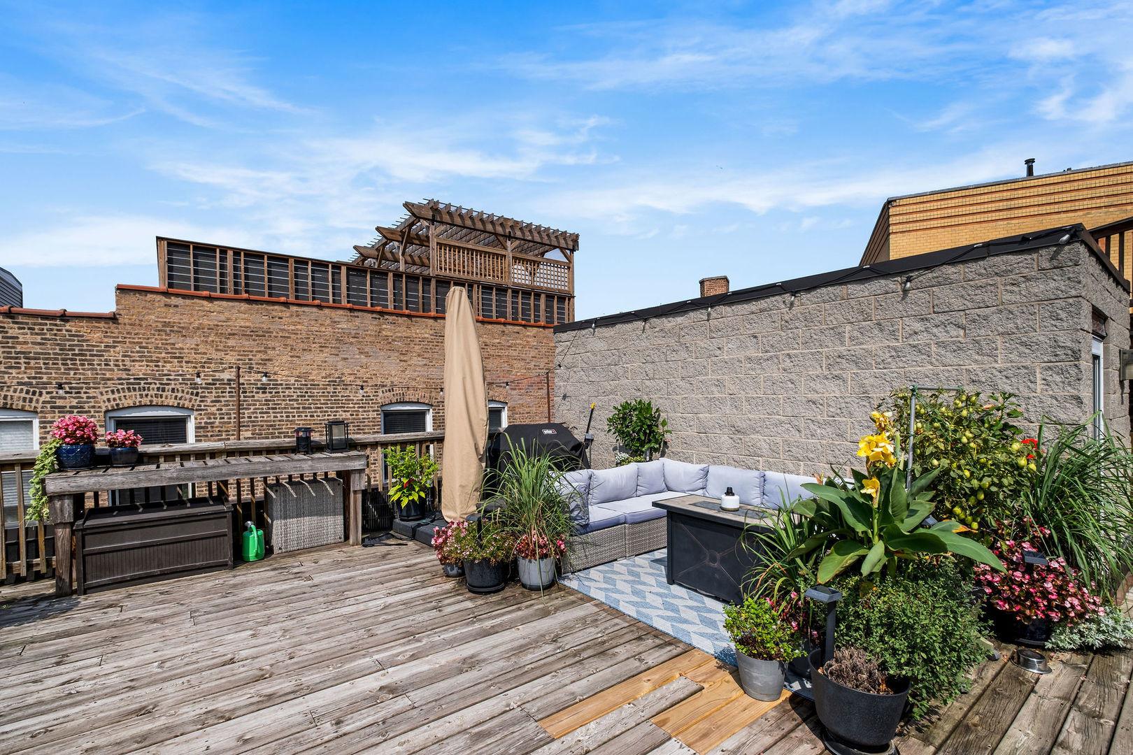 N Lincoln Ave, Chicago, IL 60657