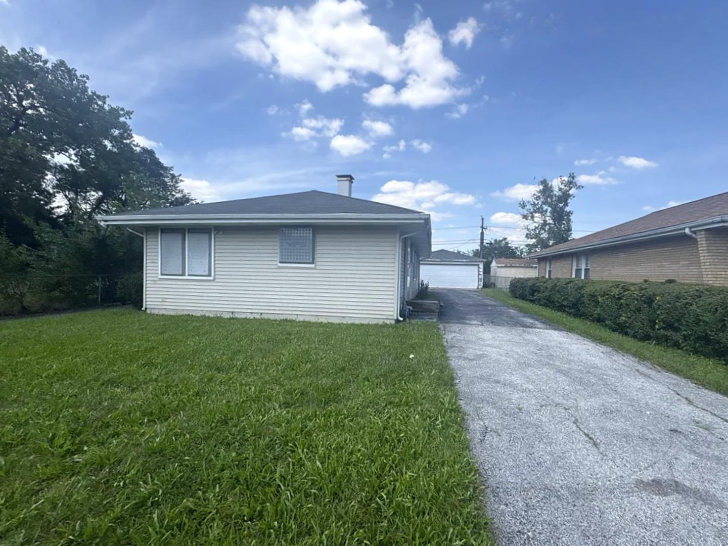 W 141st St, Dixmoor, IL 60426