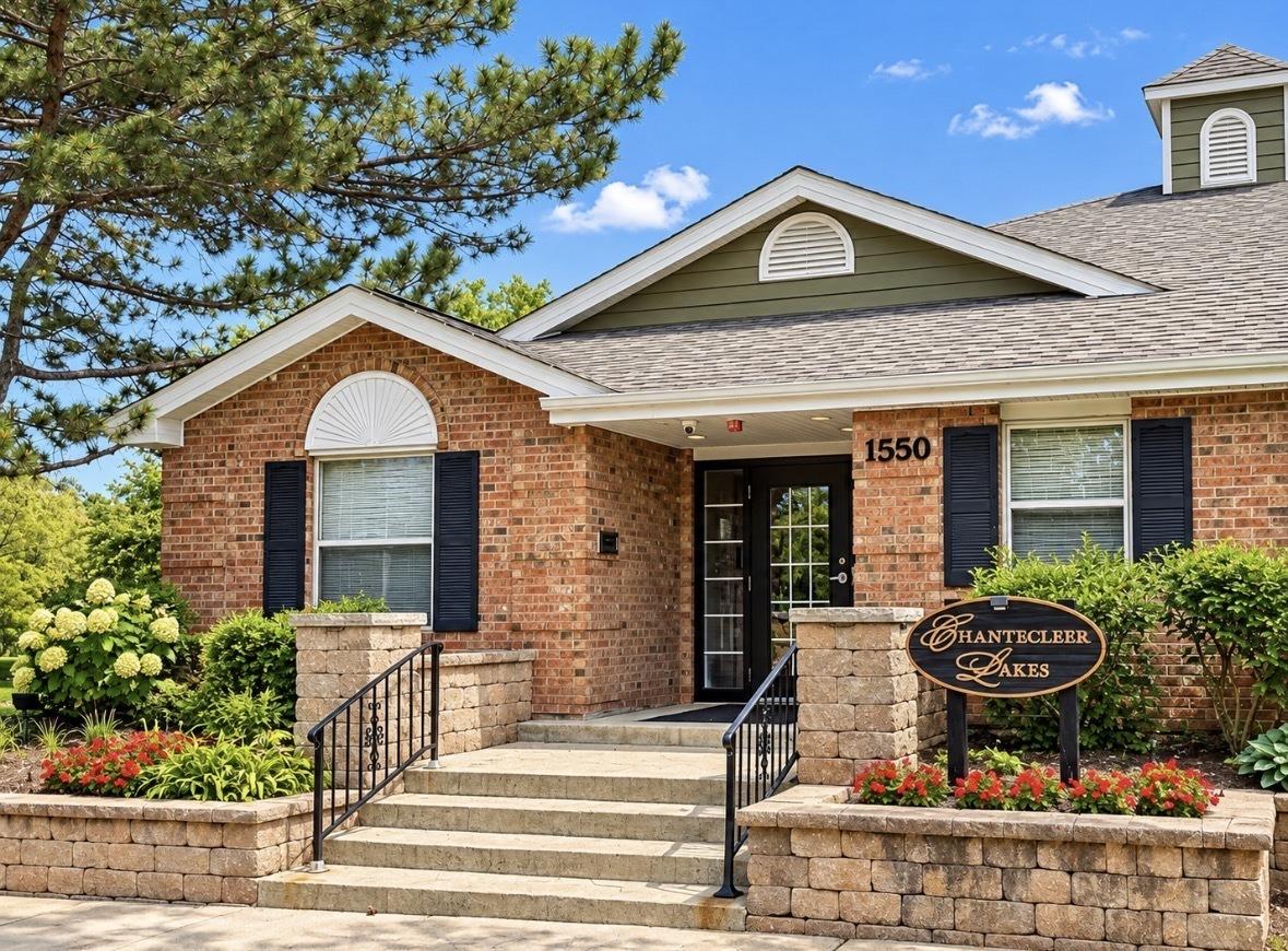 Raymond Dr, Naperville, IL 60563