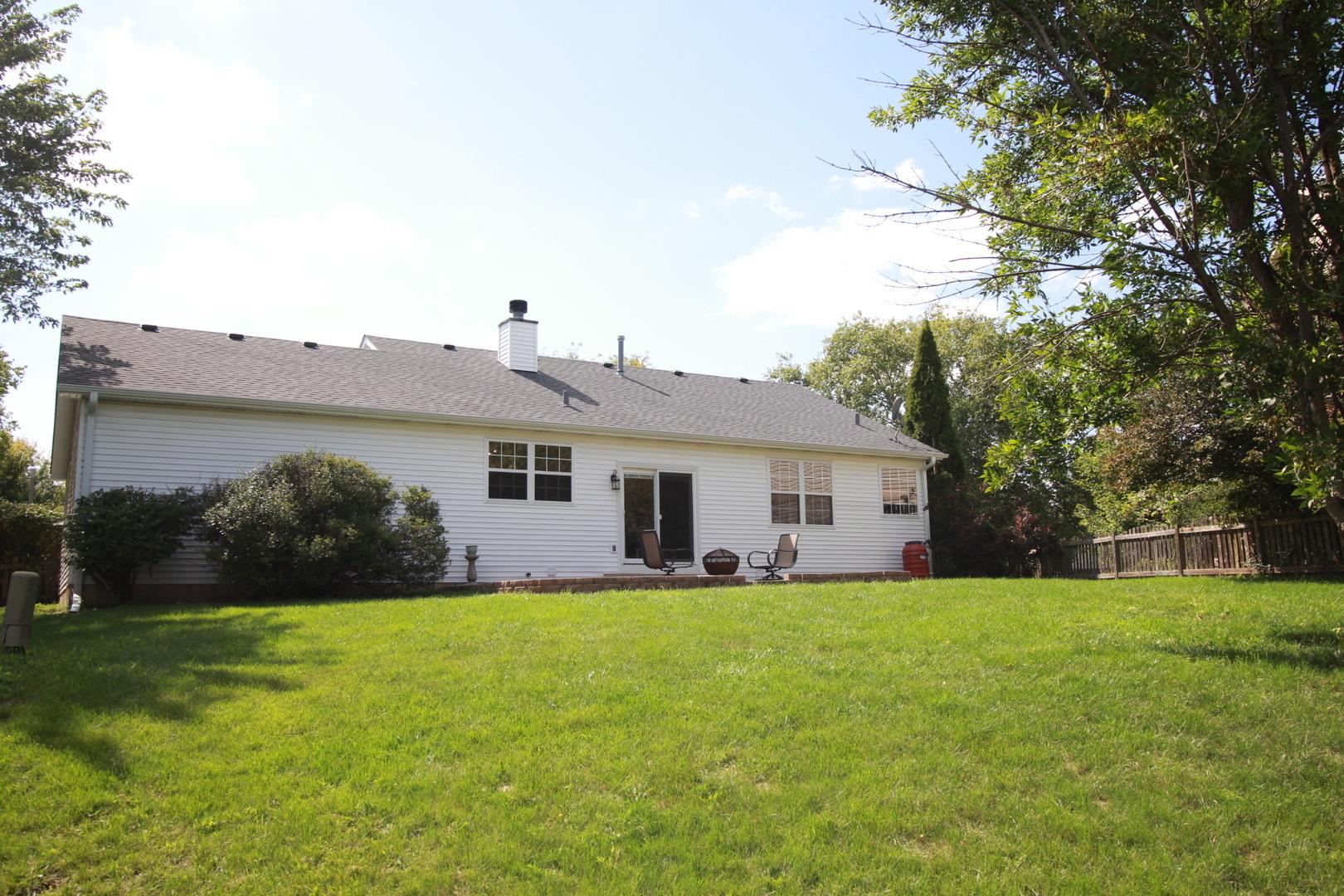 Salem Cir, Oswego, IL 60543