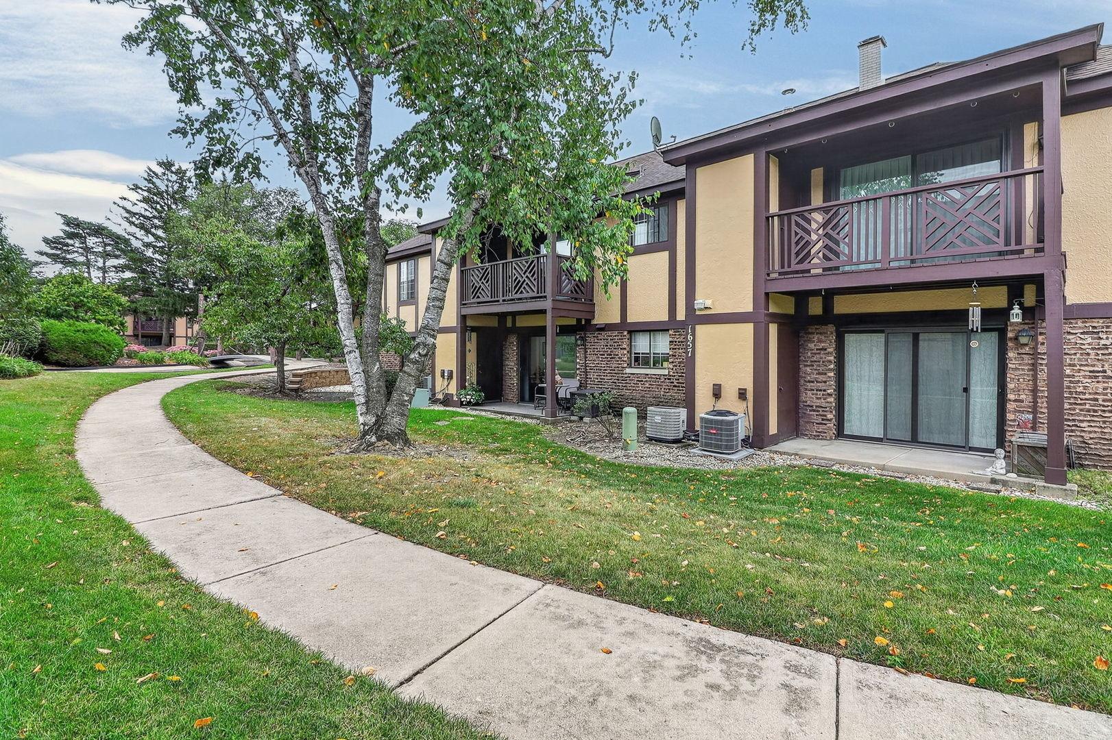 Dover Ct, Wheaton, IL 60189
