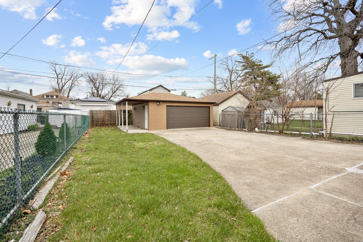 S Cregier Ave, Chicago, IL 60617