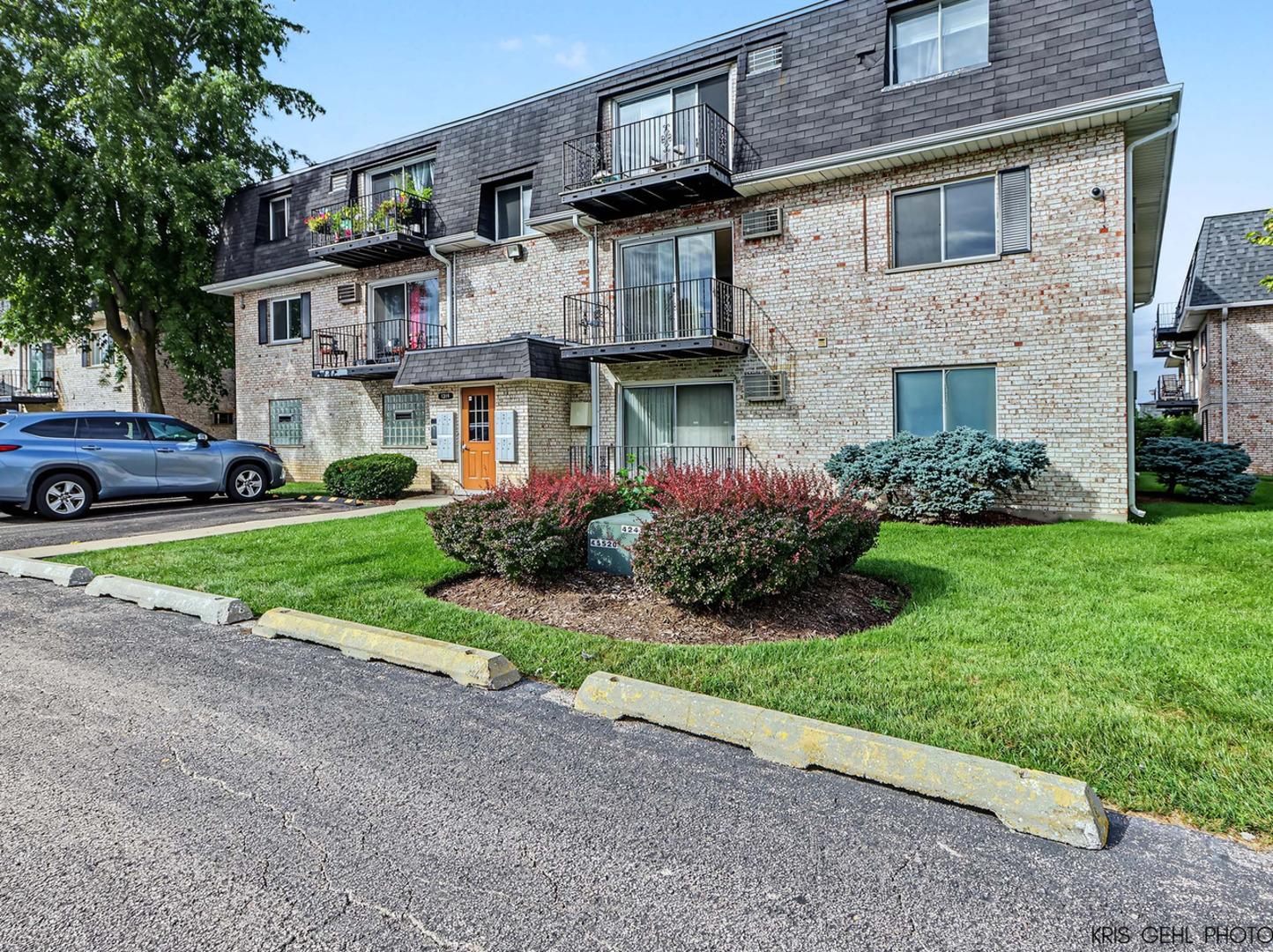N Baldwin Ct, Palatine, IL 60074