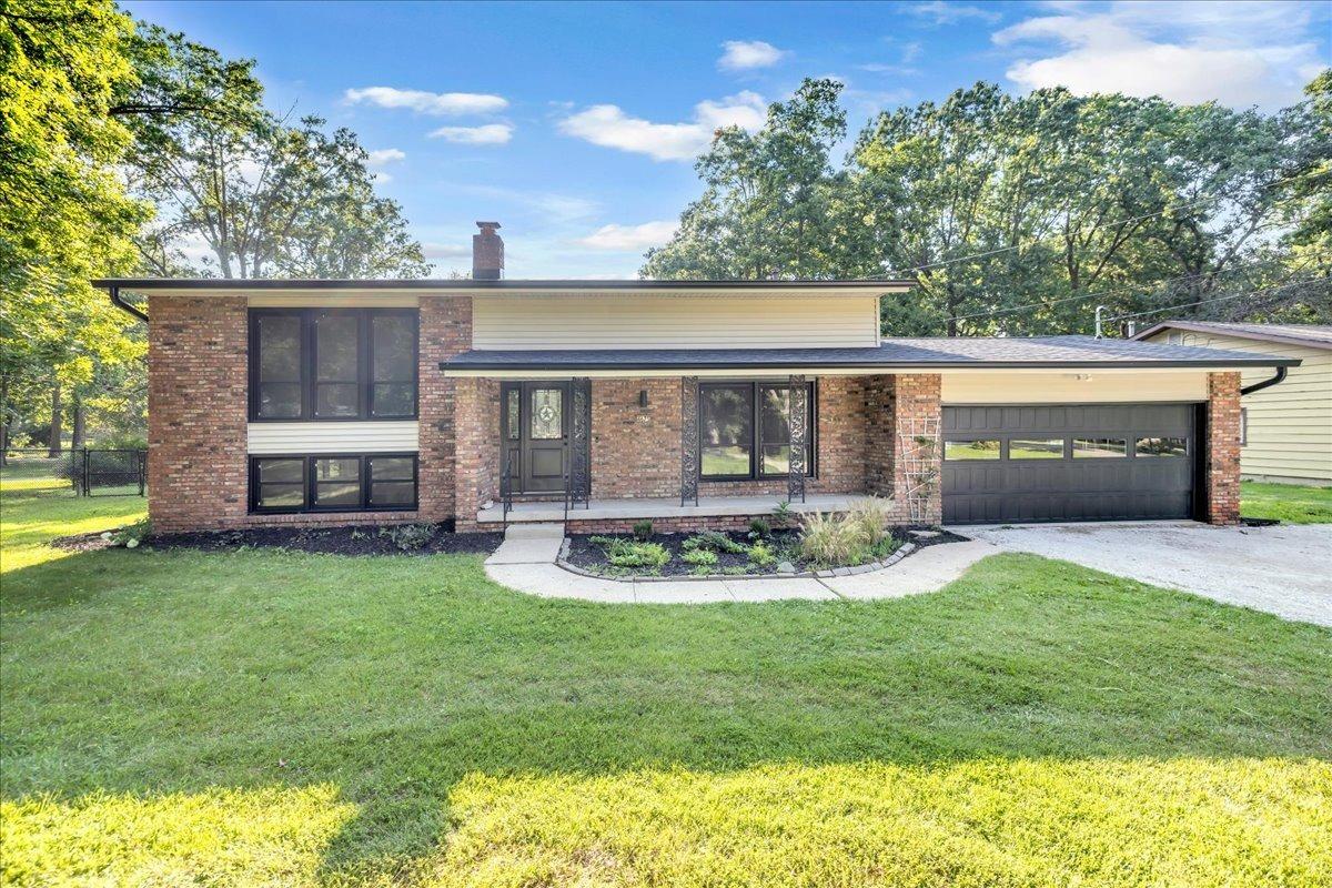 Highcock Dr, Mt Zion, IL 62549