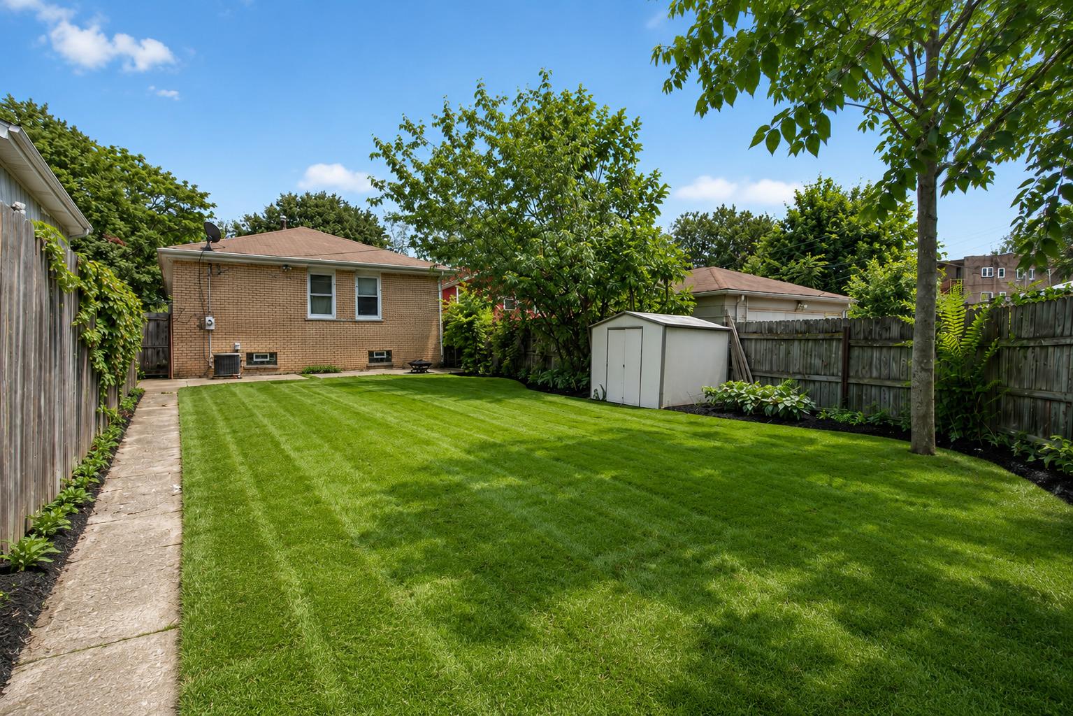 S Luella Ave, Chicago, IL 60649