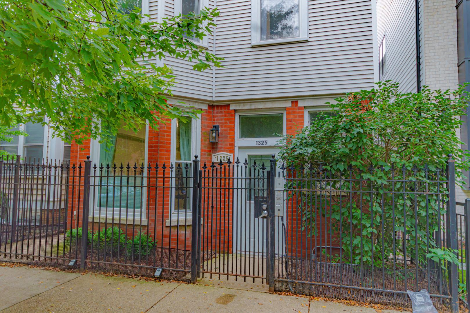 W George St, Chicago, IL 60657