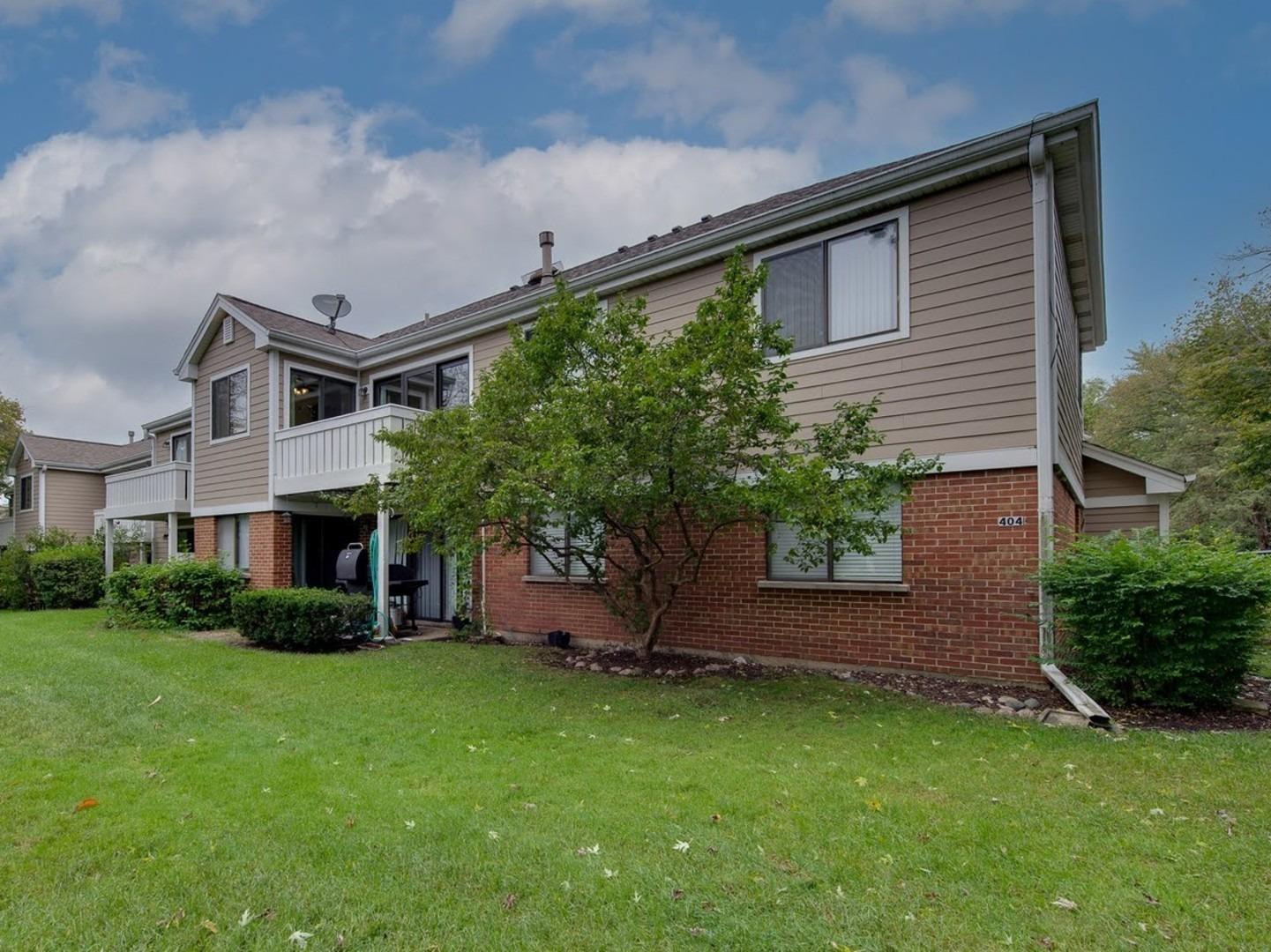Sandalwood Ln, Schaumburg, IL 60193