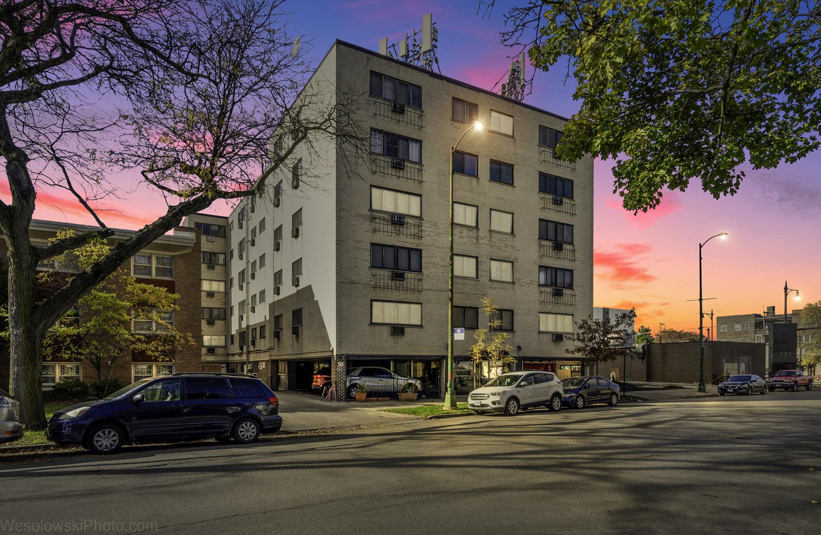 N Ridge Blvd, Chicago, IL 60645