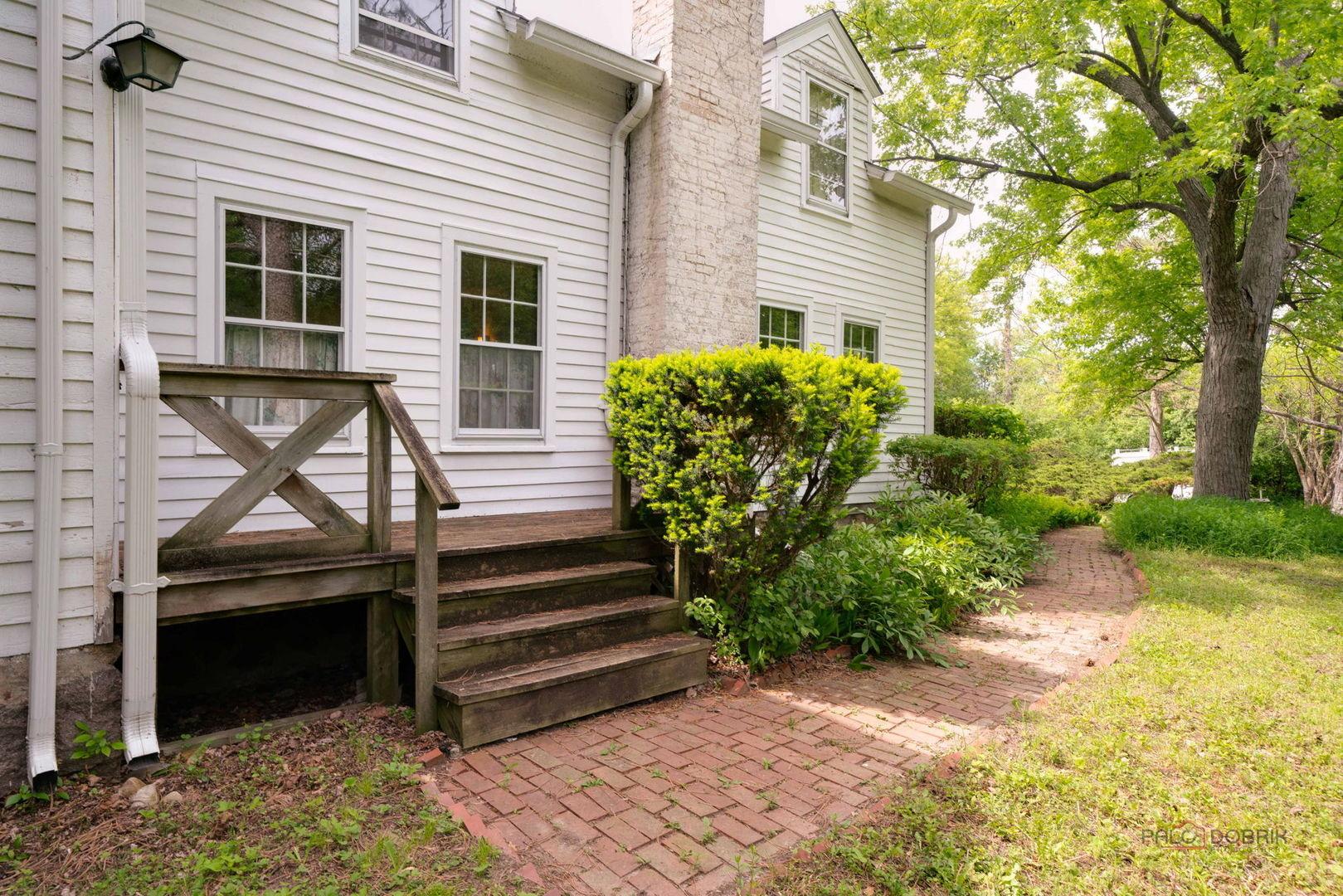 N Saint Marys Rd, Libertyville, IL 60048