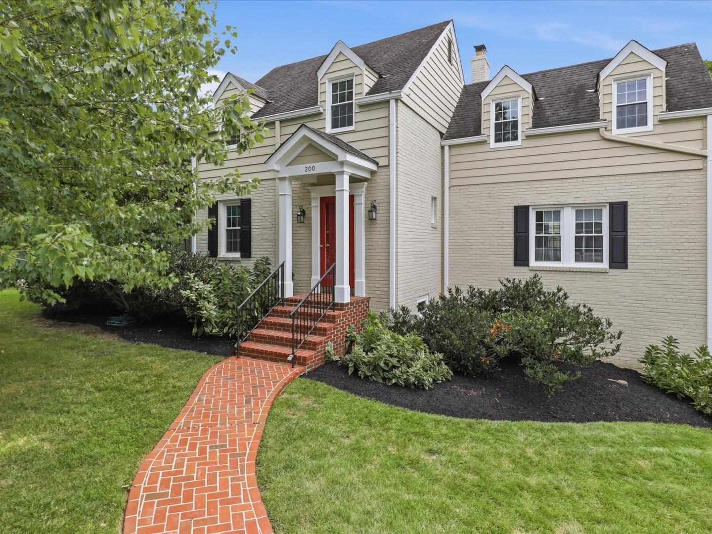 Pine St, Alexandria, VA 22305