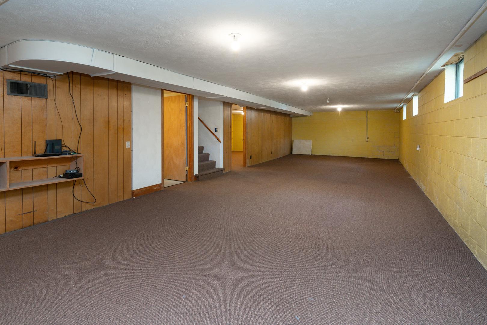 S Benwood Dr, Carbondale, IL 62901