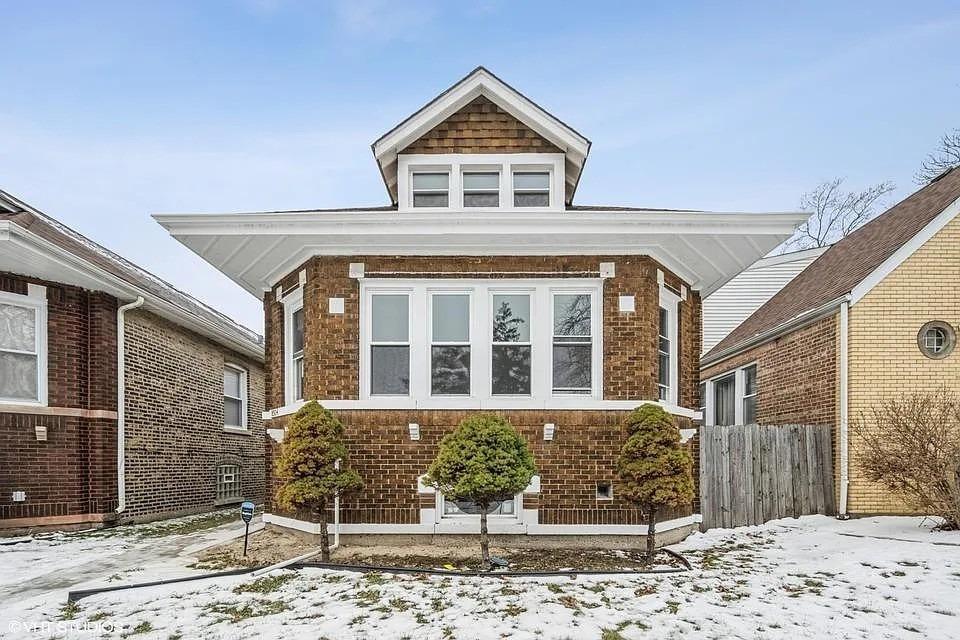 S Essex Ave, Chicago, IL 60617
