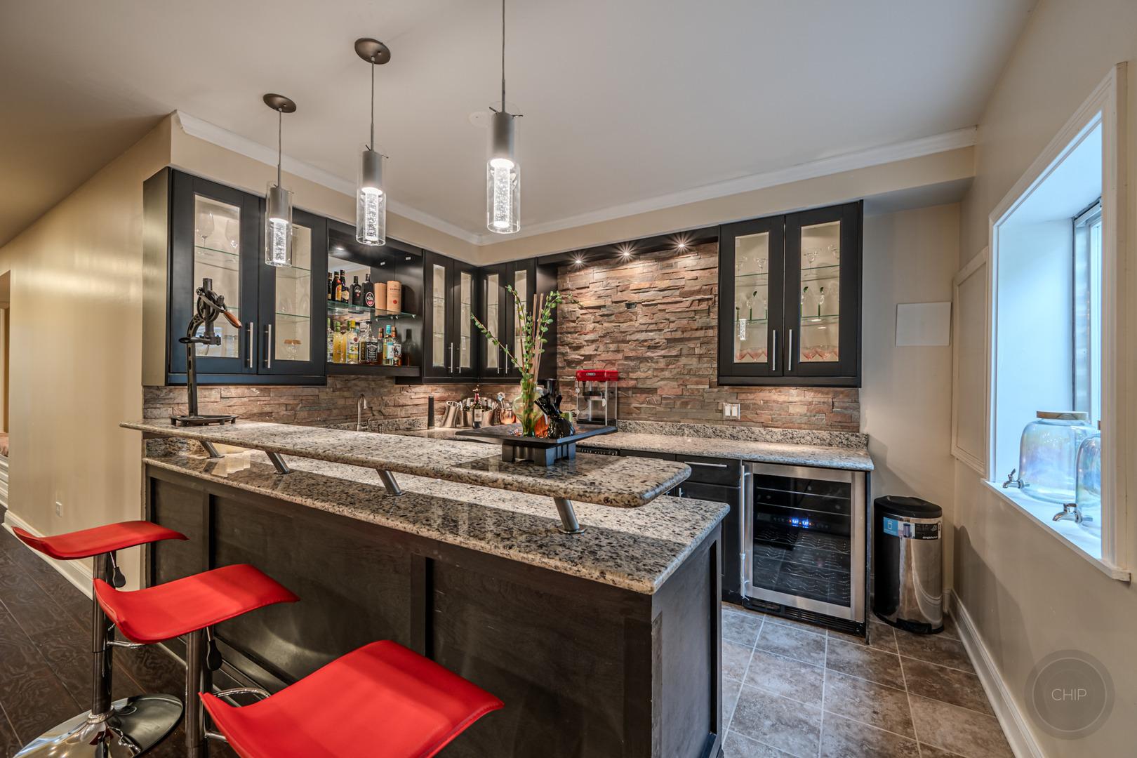 Chaparral Dr, Naperville, IL 60564