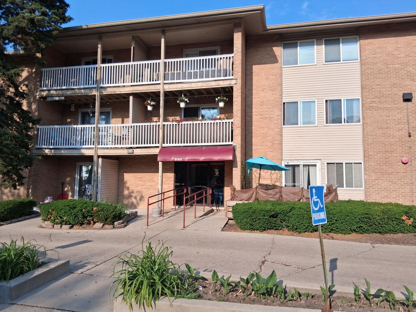 Beau Dr, Des Plaines, IL 60016