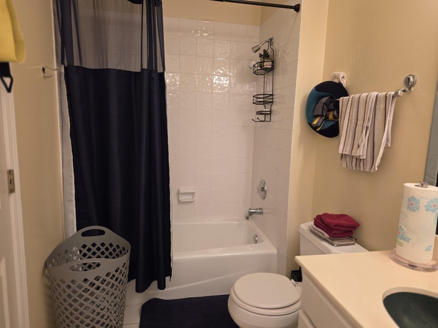 Bittersweet Dr, Gurnee, IL 60031