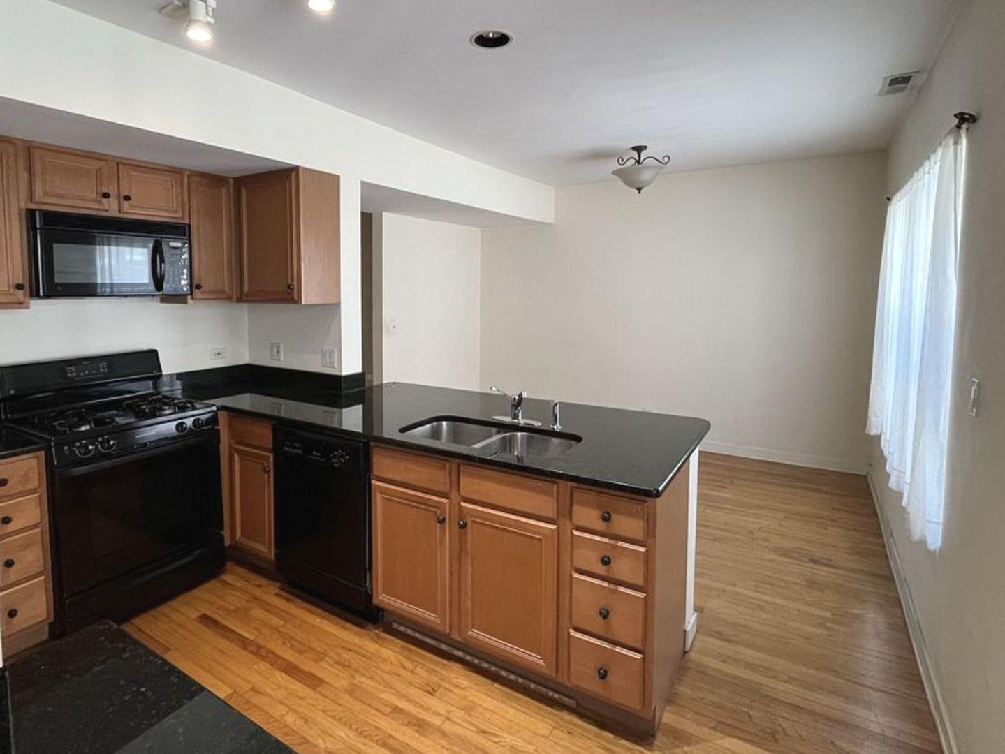 E 46th St, Chicago, IL 60653
