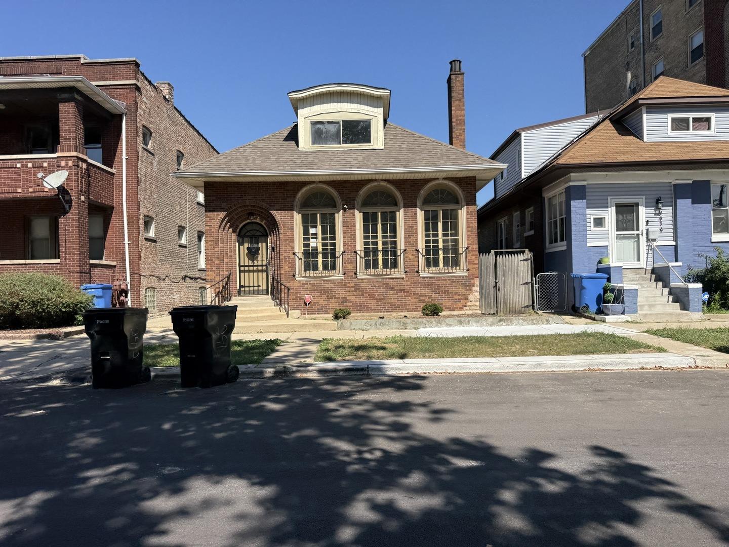 E 74th St, Chicago, IL 60649