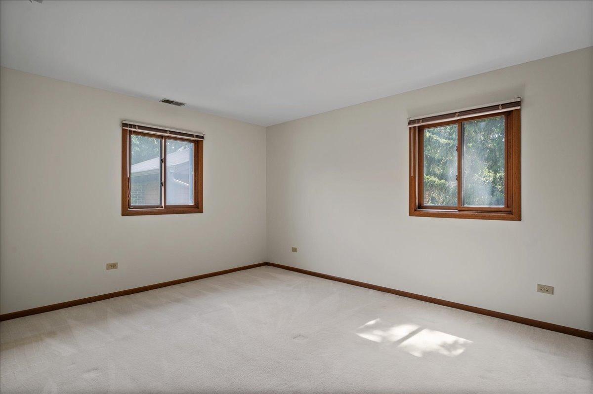 Waverly Dr, Elgin, IL 60120