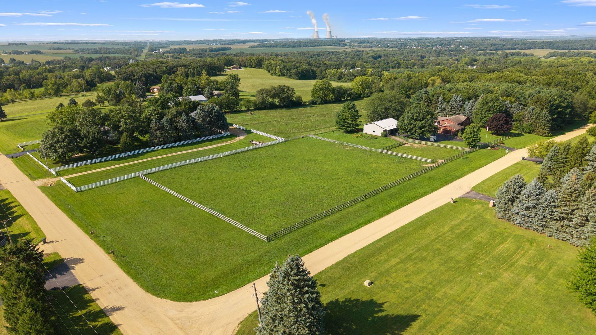 E Oak Hill Rd, Stillman Valley, IL 61084