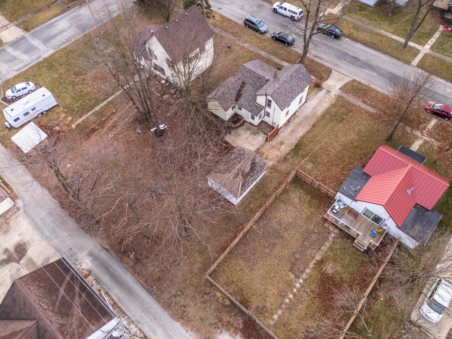 E James St, Forrest, IL 61741