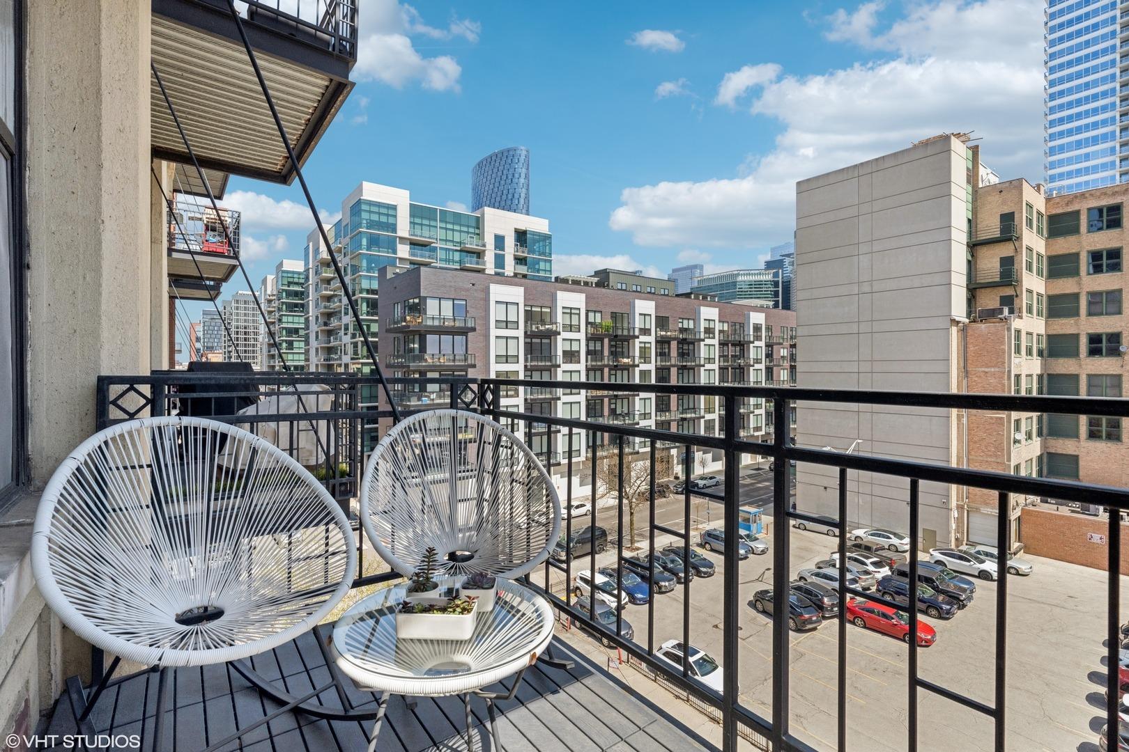 W Adams St, Chicago, IL 60607