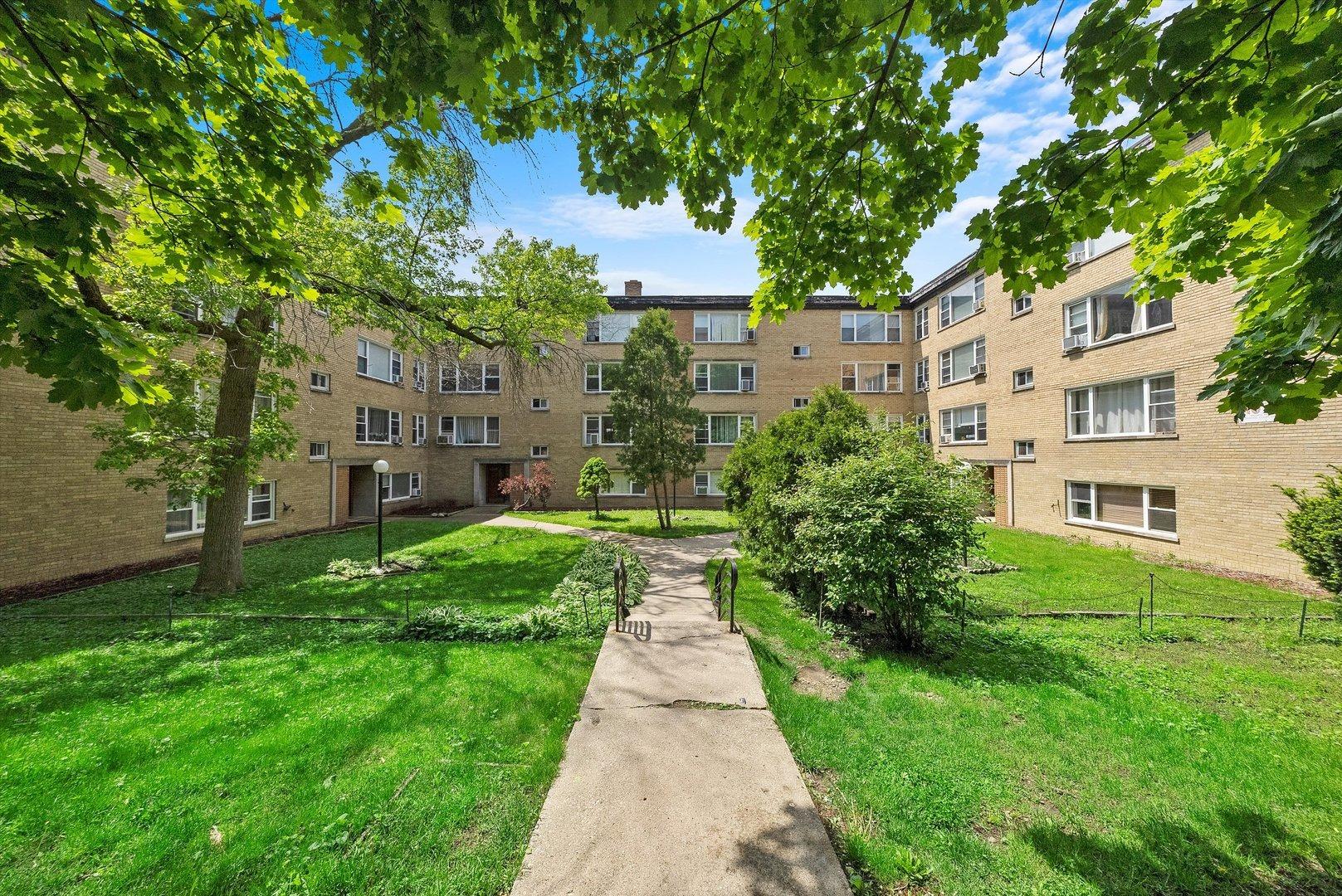 N Damen Ave, Chicago, IL 60659