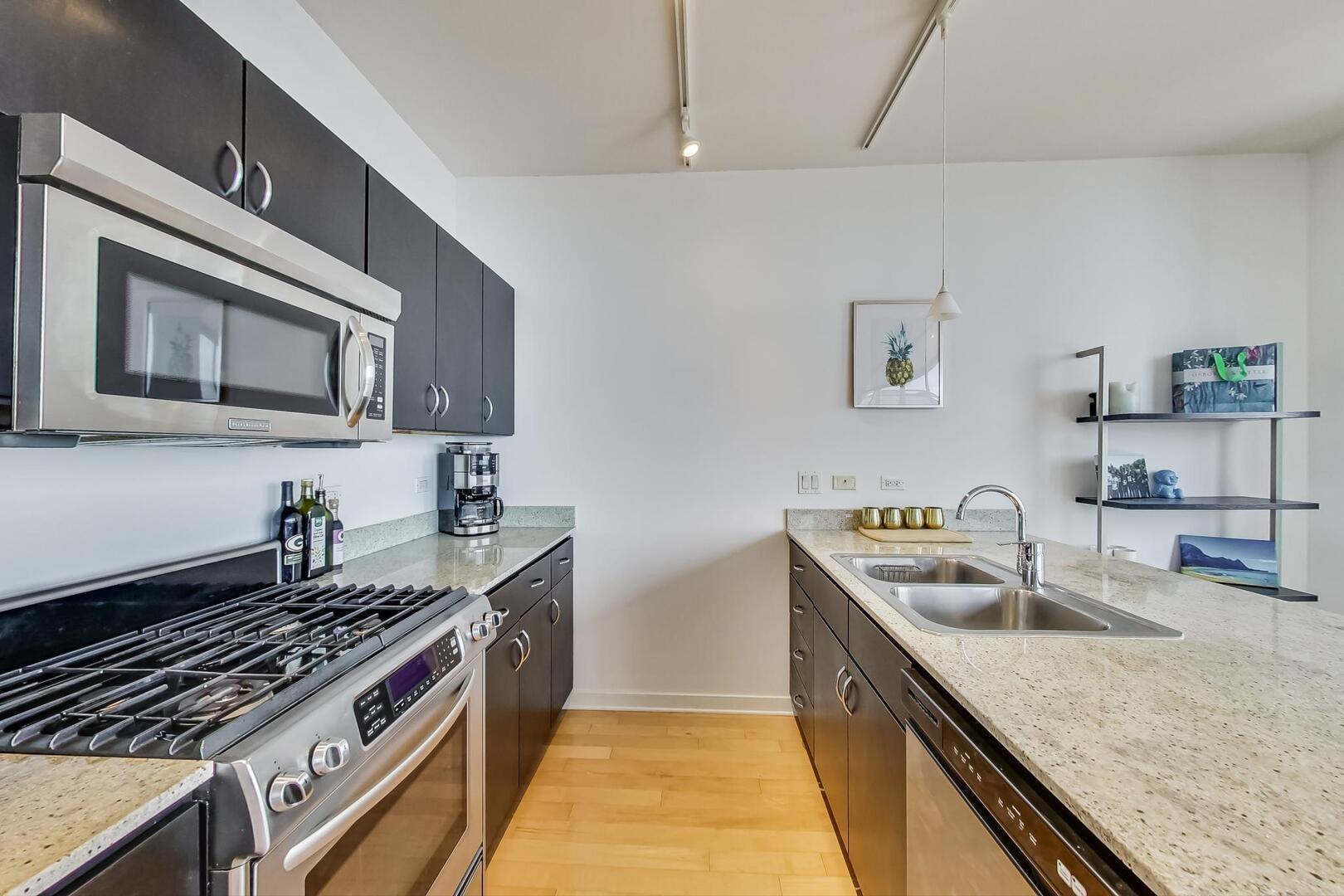 W Blackhawk St, Chicago, IL 60642