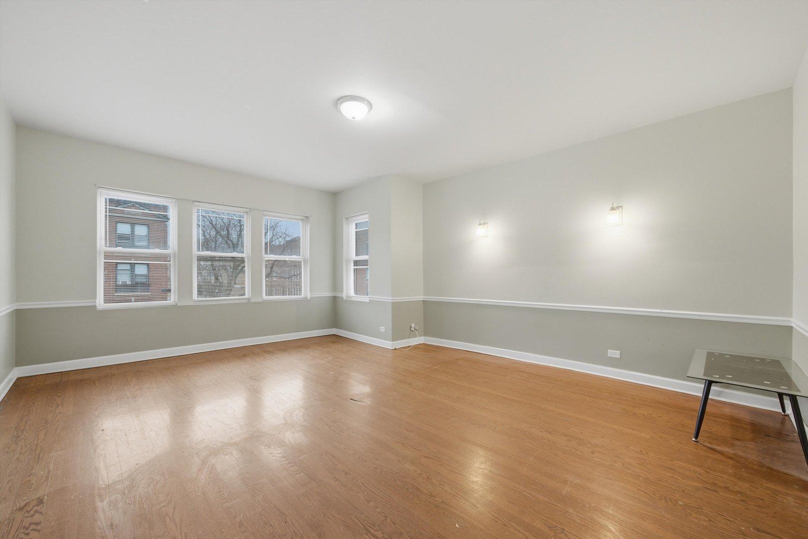 S Essex Ave, Chicago, IL 60649