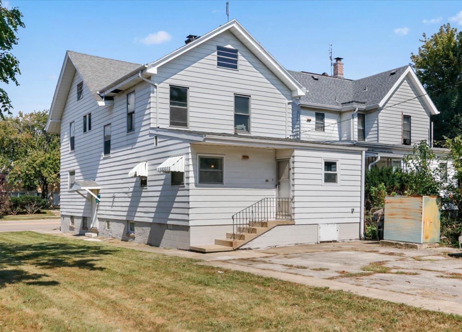 E Washington St, Bloomington, IL 61701