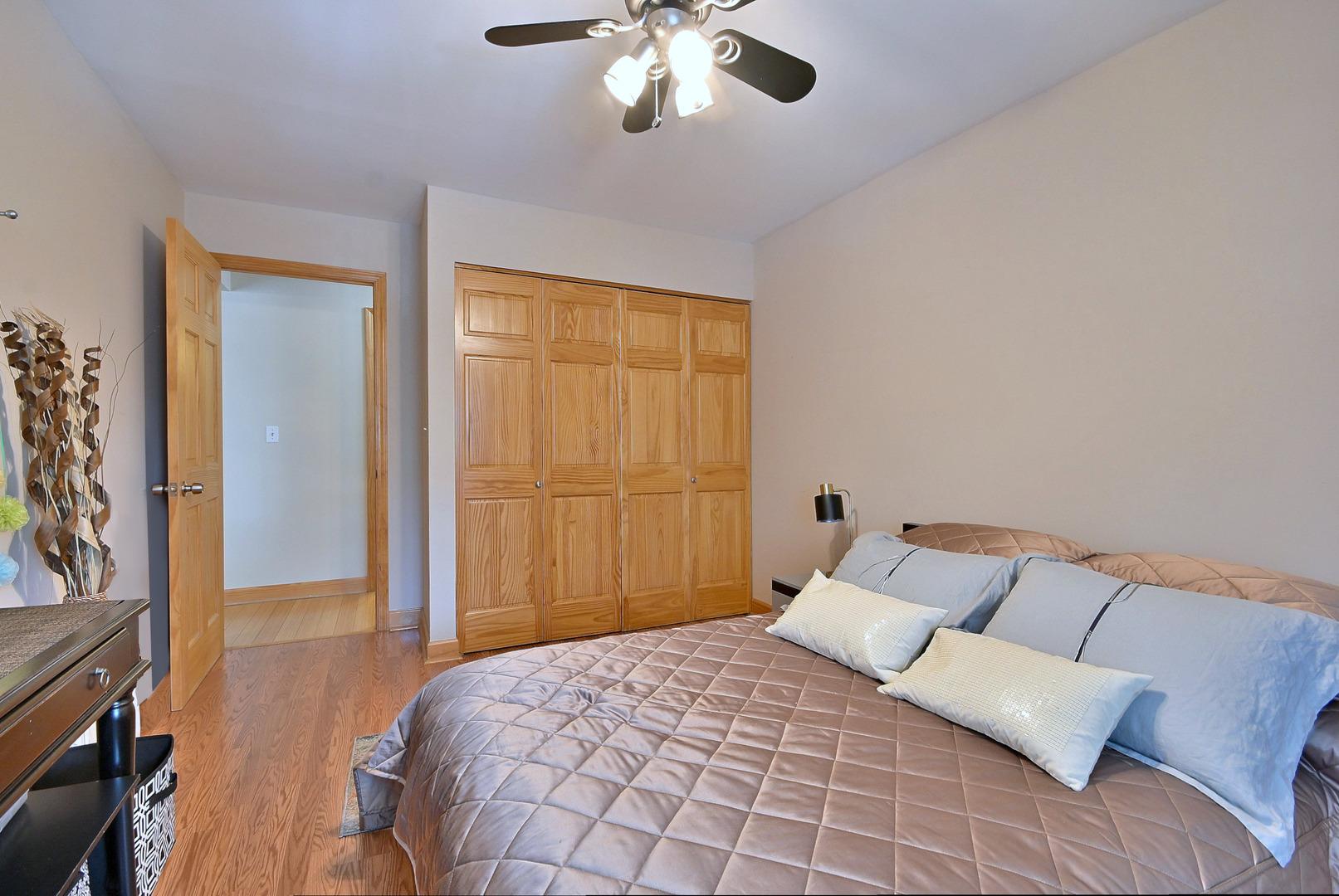 E Old Willow Rd, Prospect Heights, IL 60070